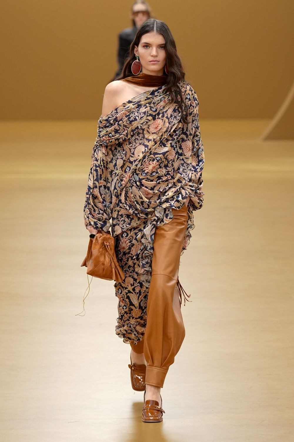 باريس تتحدث بلغة «شانيل» و«زيمرمان».. في ختام أسبوع الموضة