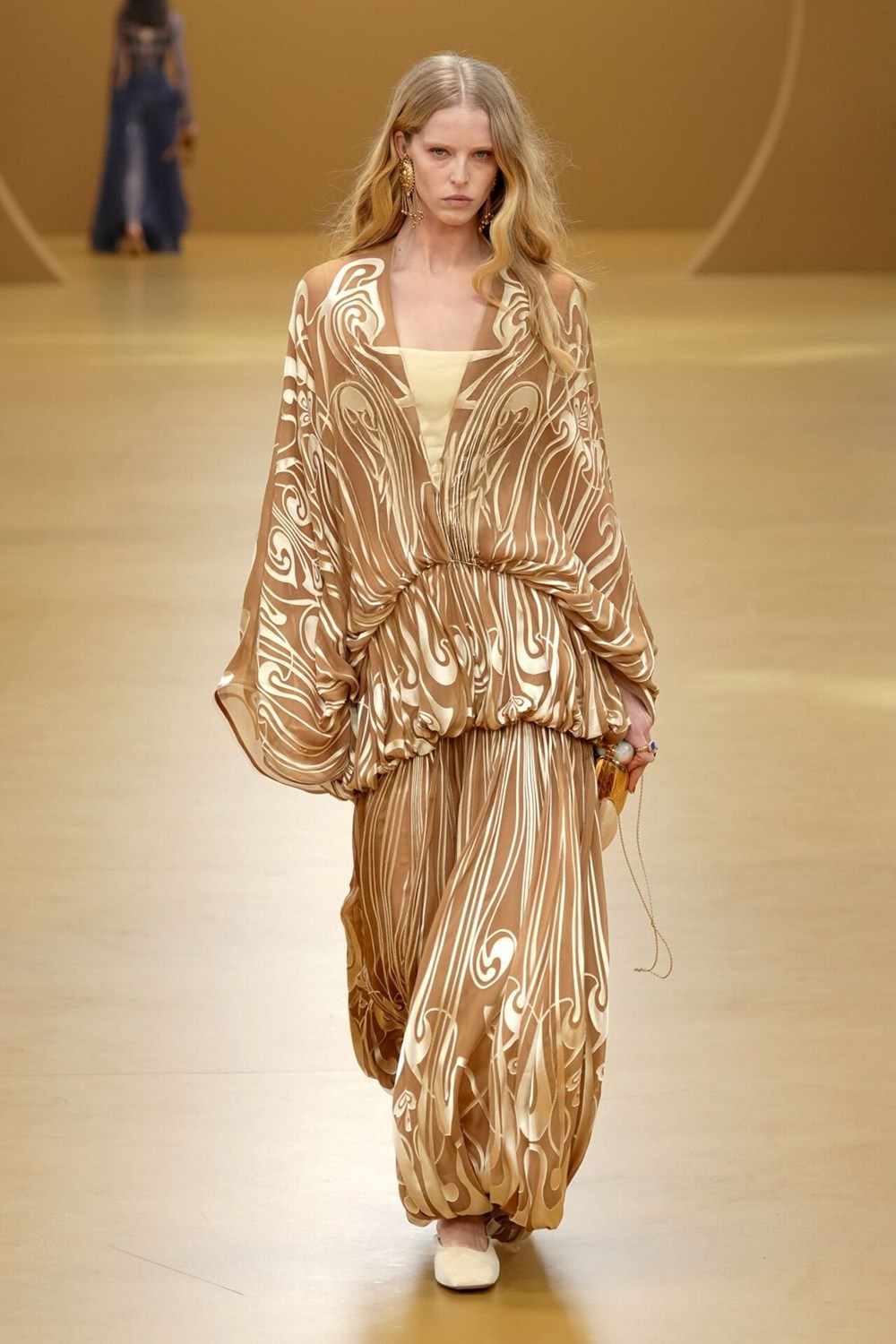 باريس تتحدث بلغة «شانيل» و«زيمرمان».. في ختام أسبوع الموضة