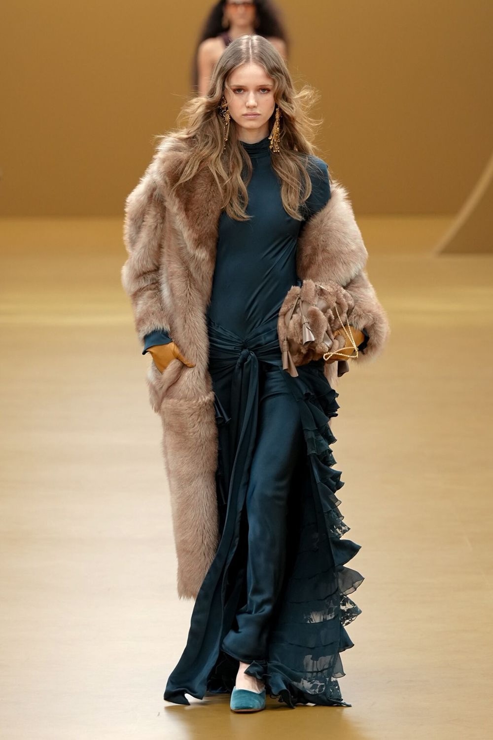 باريس تتحدث بلغة «شانيل» و«زيمرمان».. في ختام أسبوع الموضة