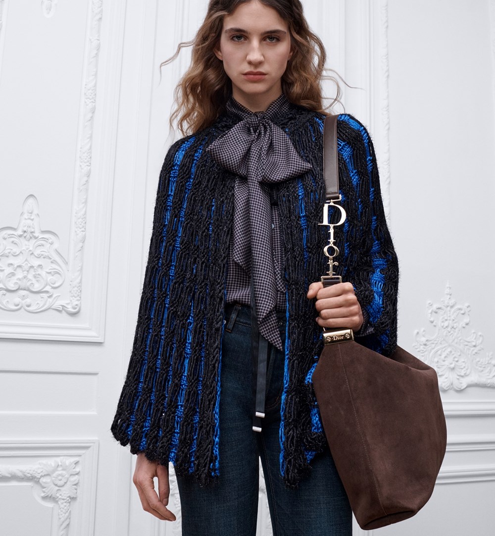 حقيبة «ديورلي».. بيان الأناقة العفوية والحرية الانسيابية