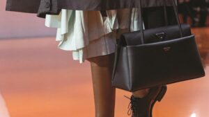 حقيبة Prada Passage.. تصميم ذكي للحياة اليومية
