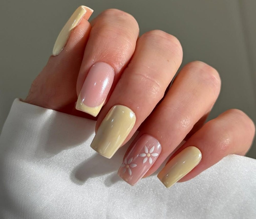 أظافر بلون الزبدة الناعمة.. سرّ الإطلالة المشرقة في العيد