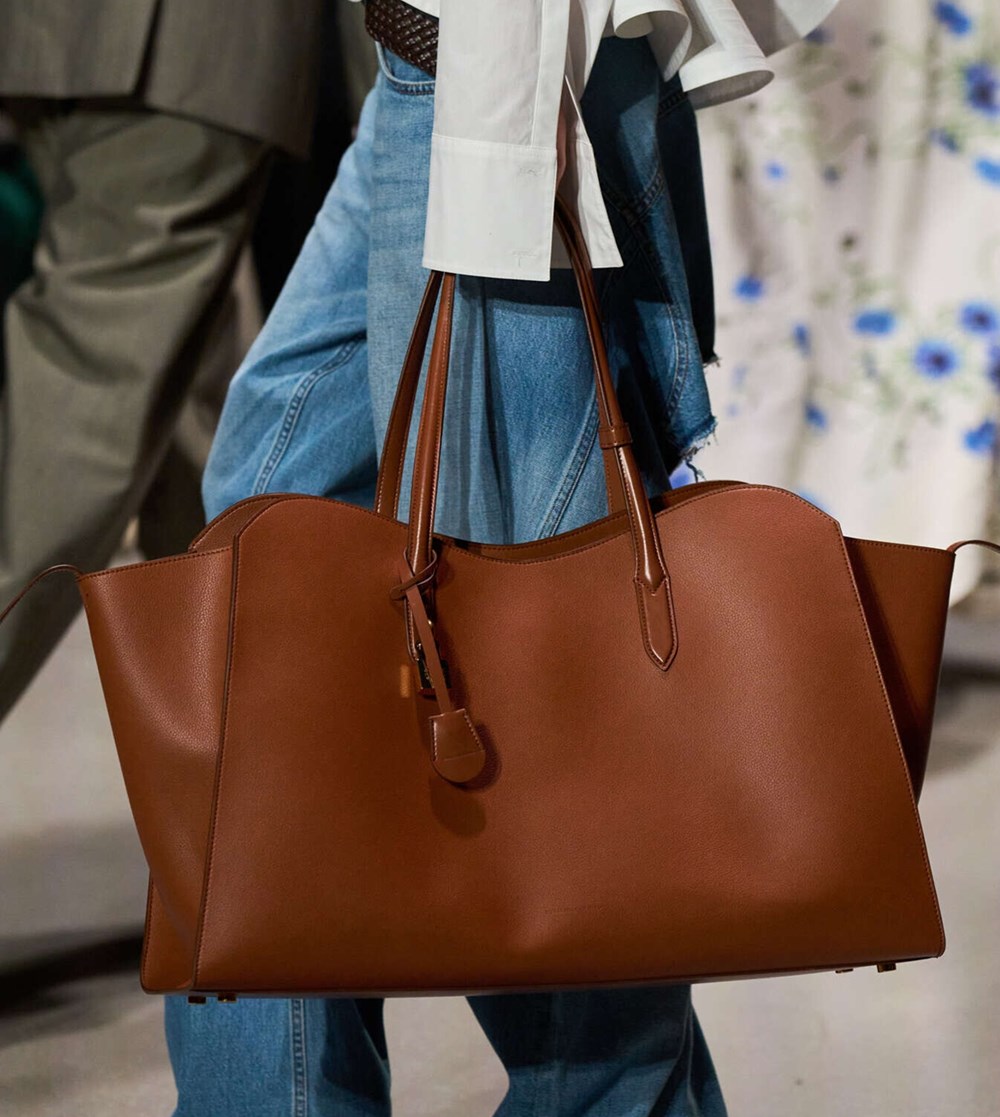 حقائب تزين إطلالاتكِ في صيف 2026.. نسقيها بأسلوب عصري