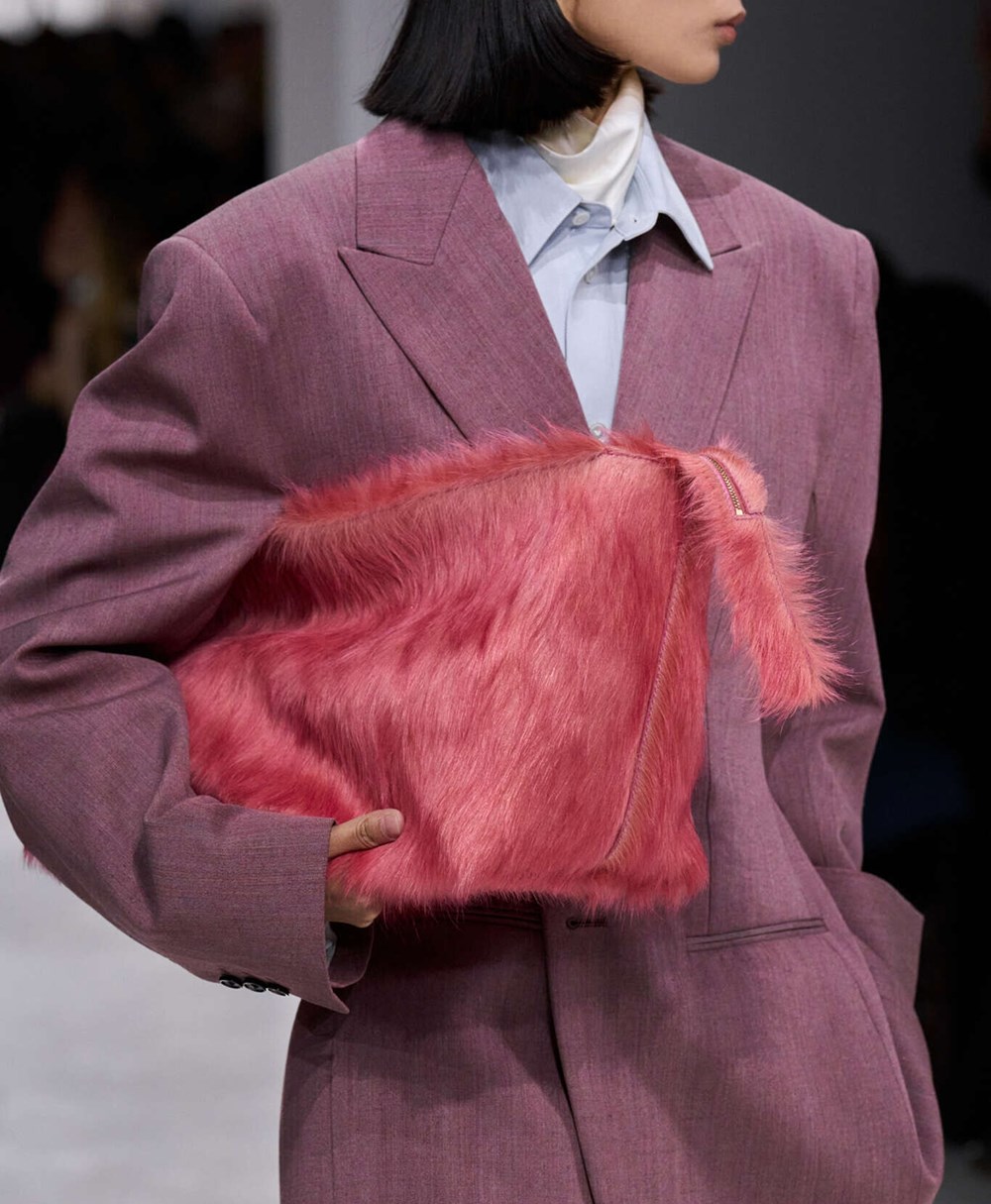 حقائب تزين إطلالاتكِ في صيف 2026.. نسقيها بأسلوب عصري