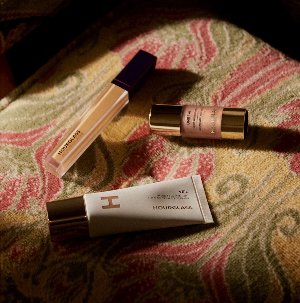 «Hourglass» وأوليفيا دين.. تحالفٌ إبداعي يخطُّ فصلاً جديداً في عالم الجمال