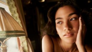 «Hourglass» وأوليفيا دين.. تحالفٌ إبداعي يخطُّ فصلاً جديداً في عالم الجمال