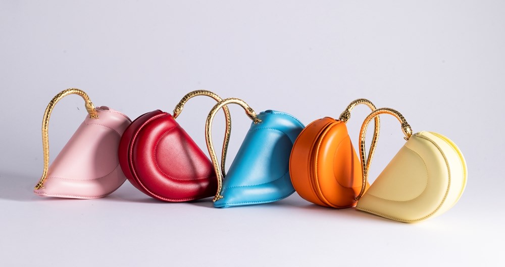 إكسسوارات «بولغري» لخريف وشتاء 2026.. فن الجلود الراقية