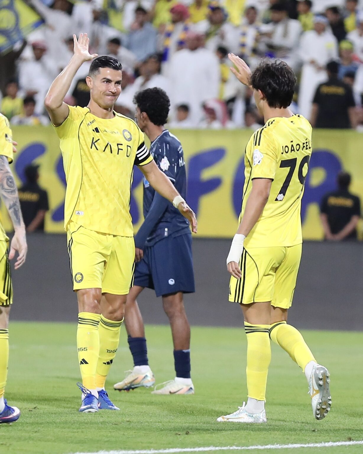 النصر يعزز صدارته بثنائية أمام الأخدود في دوري روشن