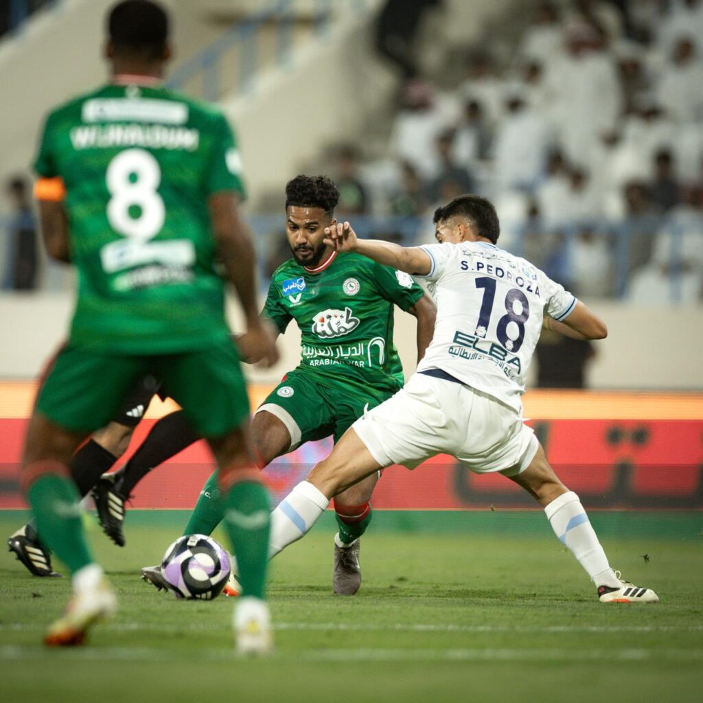 الاتفاق يكتسح الأخدود بثلاثية في دوري روشن