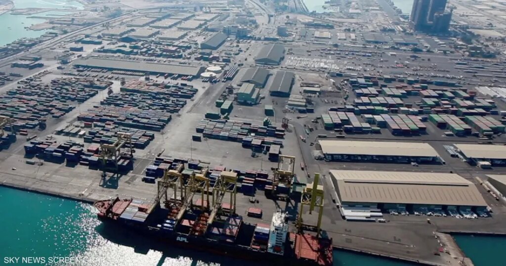 ما سر النمو الاستثنائي للتجارة الخارجية الإماراتية؟