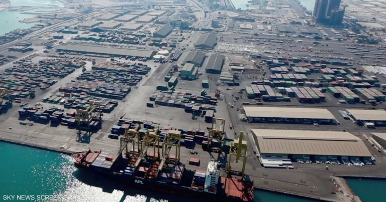 ما سر النمو الاستثنائي للتجارة الخارجية الإماراتية؟