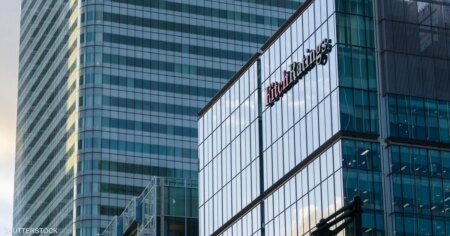 فيتش تضع بنوكا قطرية على قائمة المراقبة السلبية