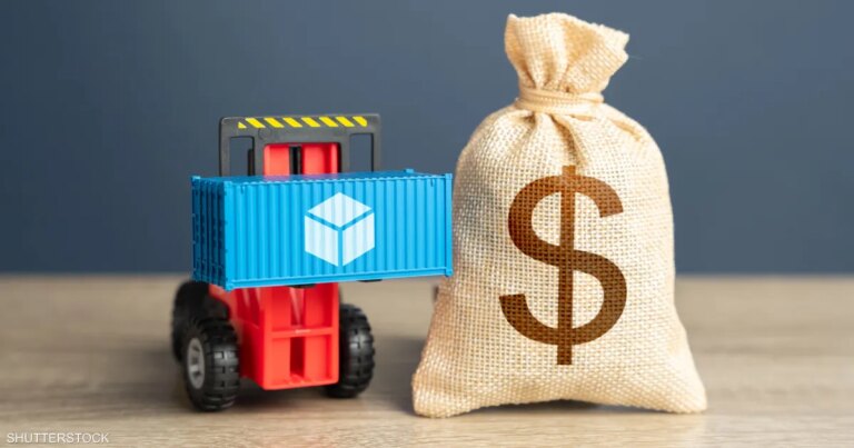 الجمارك تكشف كواليس استرداد 166 مليار دولار من رسوم ترامب