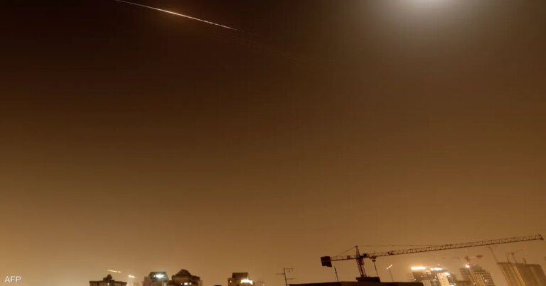 الجيش الإسرائيلي يعترض صواريخ أطلقت من إيران