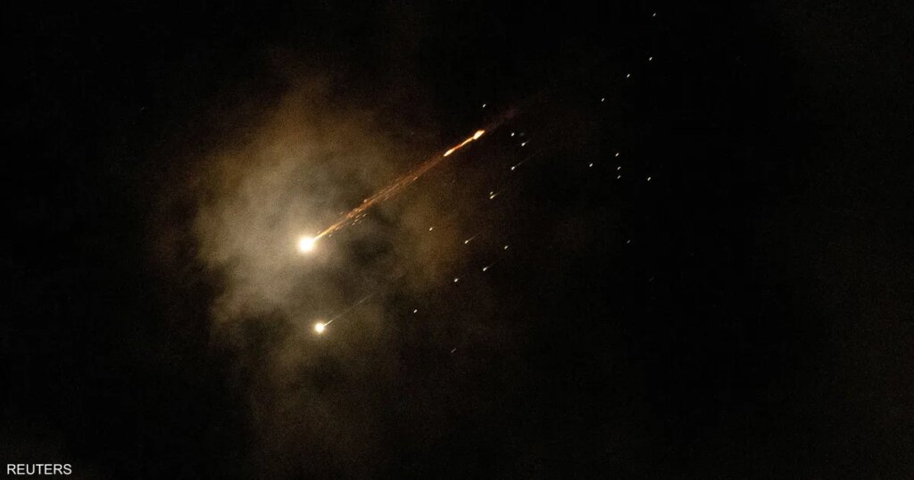 رغم إعلان ترامب تعليق قصف إيران..إسرائيل ترصد صواريخ إيرانية