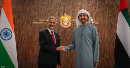 عبدالله بن زايد يستقبل وزير الشؤون الخارجية في الهند