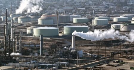 ارتفاع أسعار النفط بعد إعلان أميركا أنها ستحاصر موانئ إيران