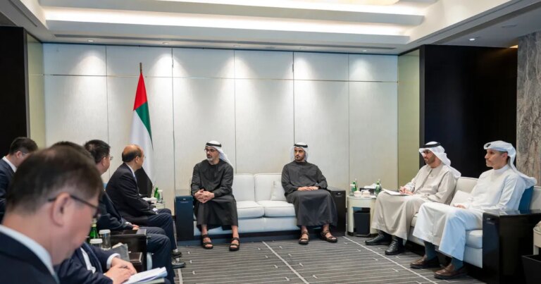 ولي عهد أبوظبي يلتقي رؤساء مجالس إدارة كبرى الشركات الصينية