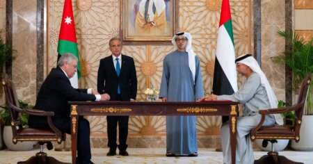 الإمارات والأردن توقعان اتفاقيات إطلاق مشروع سكة حديد العقبة