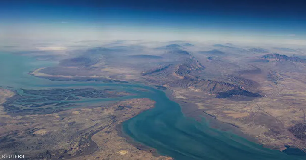 بين البحر والسماء .. كيف تُسيطر واشنطن على مضيق هرمز؟