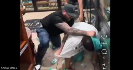 فيديو "مروع" أثار غضبا.. شرطيان أميركيان "يسحلان" رجلا أسود