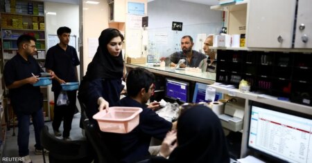 اقتصاد إيران.. "دمار واسع" وغموض يلف مستقبل ملايين العمال