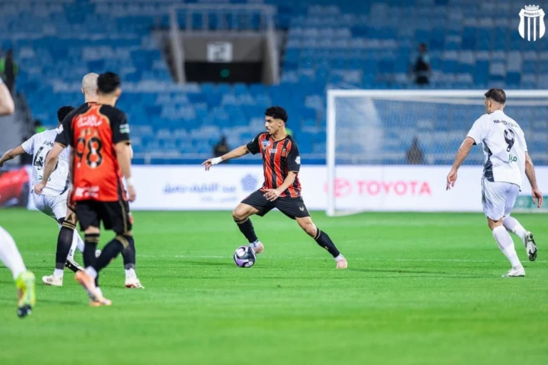 التعادل الإيجابي يحسم مواجهة الديربي بين الشباب والرياض