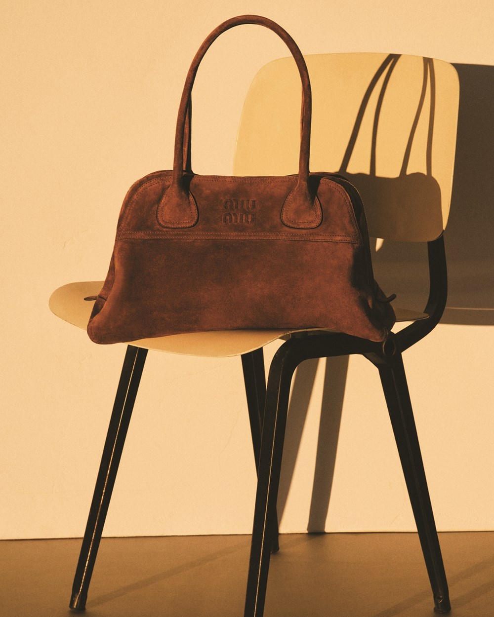 حملة ربيع وصيف 2026.. من Miu Miu أنوثة حالمة فوق الغيوم