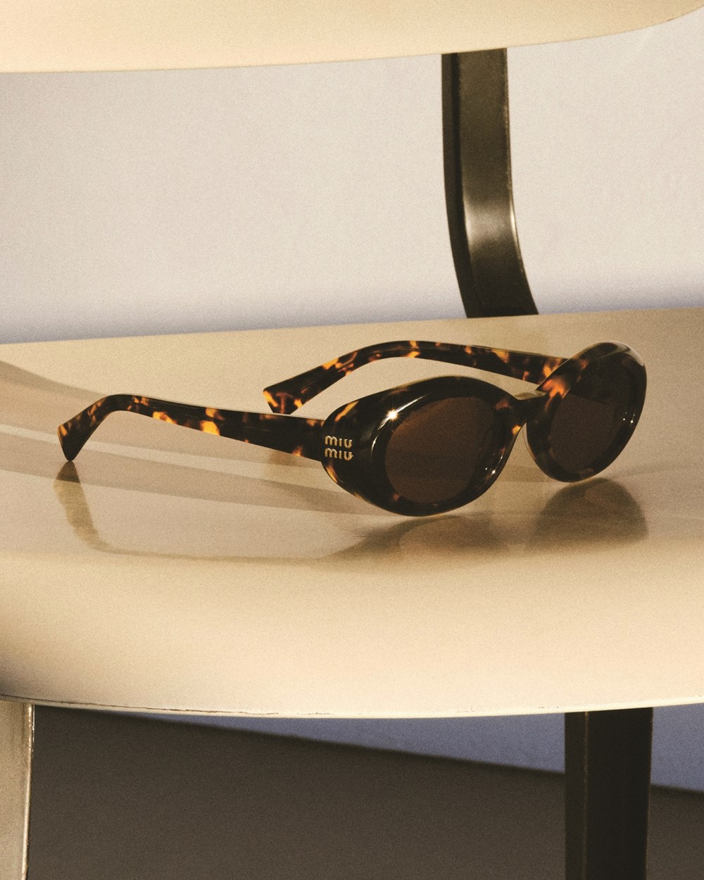 حملة ربيع وصيف 2026.. من Miu Miu أنوثة حالمة فوق الغيوم