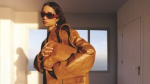 حملة ربيع وصيف 2026.. من Miu Miu أنوثة حالمة فوق الغيوم