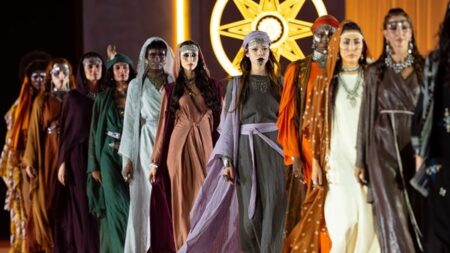 من مليحة إلى العالم.. عرض «إنانا ريبورن» يُعيد كتابة تاريخ الفخامة العربية من مليحة إلى العالم.. عرض «إنانا ريبورن» يُعيد كتابة تاريخ الفخامة العربية