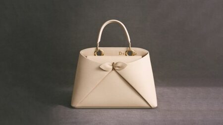 حقيبة Dior Cigale.. حرفية الخياطة الراقية في تصميم عصري