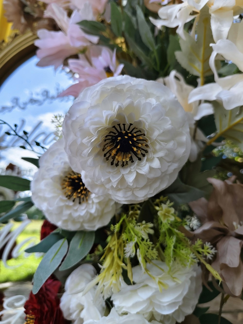 اتجاهات تصميم الزهور في أعراس 2026.. سردية بصرية تجمع بين الدفء والرومانسية