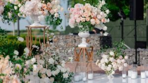 اتجاهات تصميم الزهور في أعراس 2026.. سردية بصرية تجمع بين الدفء والرومانسية