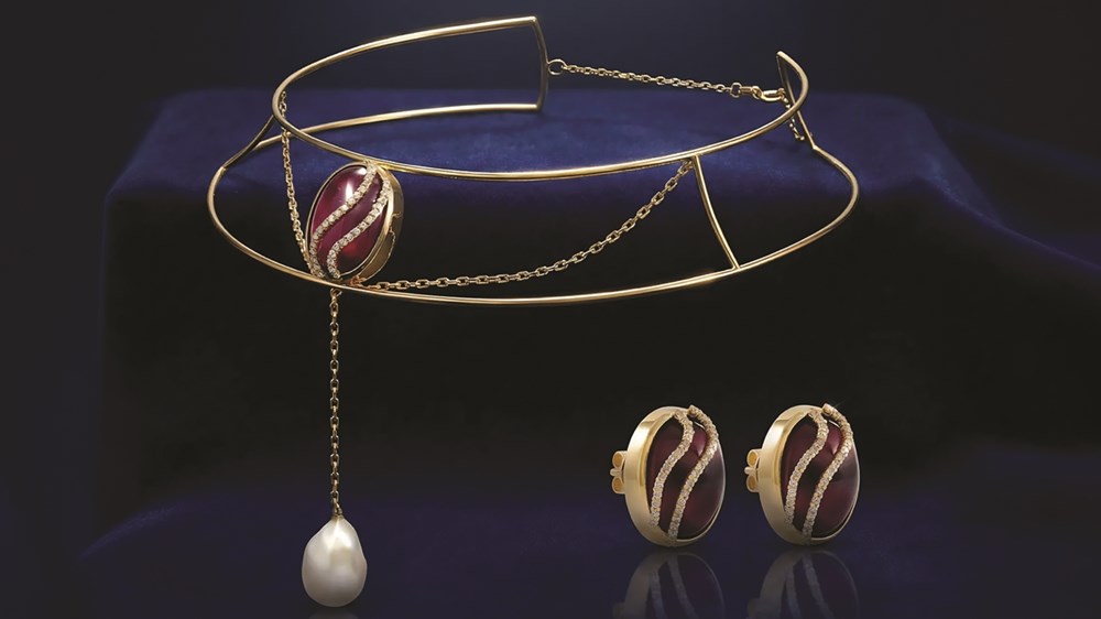 سوسن الجابري: الأشكال الهندسية تمنح المجوهرات توازناً بصرياً