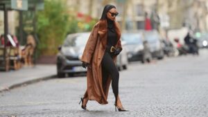 بنطلون الـ«Stirrup» يعود إلى الواجهة.. صيحة قديمة بروح جديدة