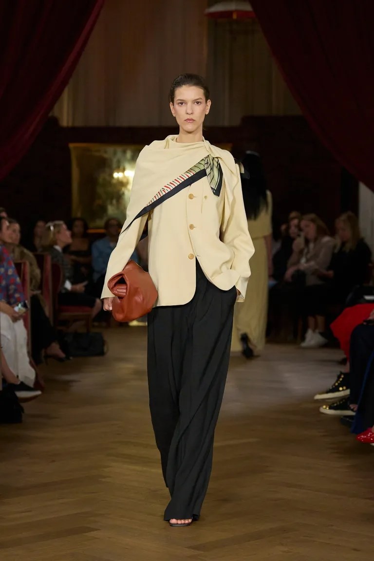 إكسسوارات غير مألوفة تُبْرز مظهركِ الأنيق.. في صيف 2026