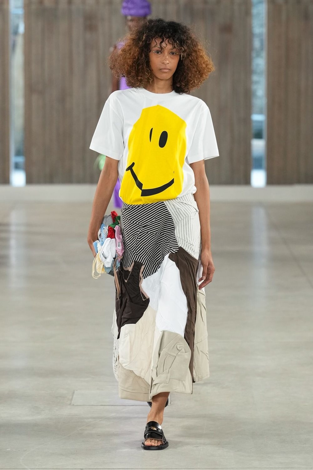 «Printmaxxing».. اتجاه جديد في عالم الموضة الأنيقة يطيح بالفخامة الهادئة