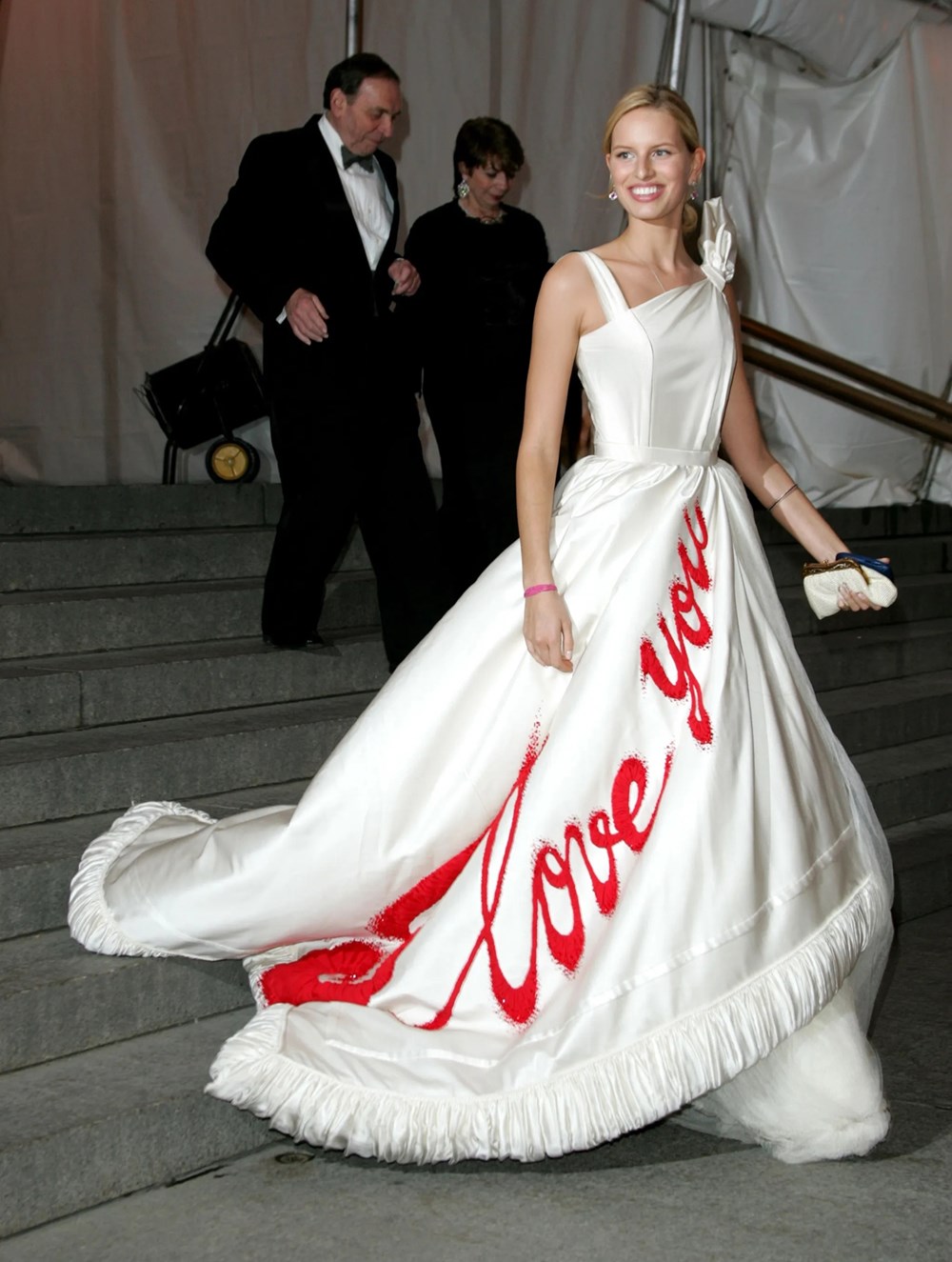 شاهدي أبرز إطلالات ميت غالا.. على مر السنين