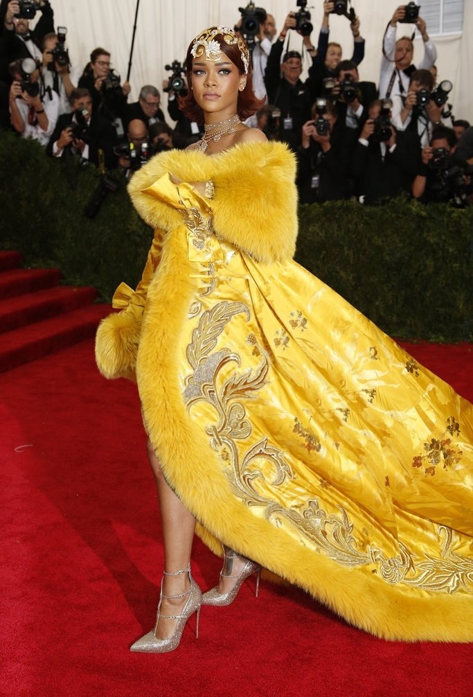 شاهدي أبرز إطلالات ميت غالا.. على مر السنين