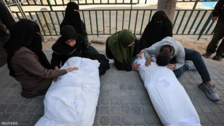 قتلى وجرحى في غارة إسرائيلية على نقطة تفتيش في قطاع غزة