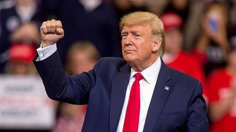 ترامب يحتفل بعيد ميلاده الـ80 بنزال للفنون القتالية