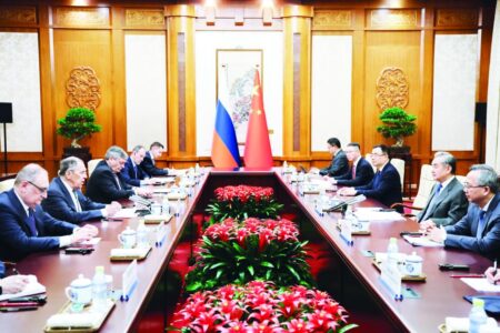 موسكو تهاجم من بكين «الألاعيب» الأمريكية في آسيا