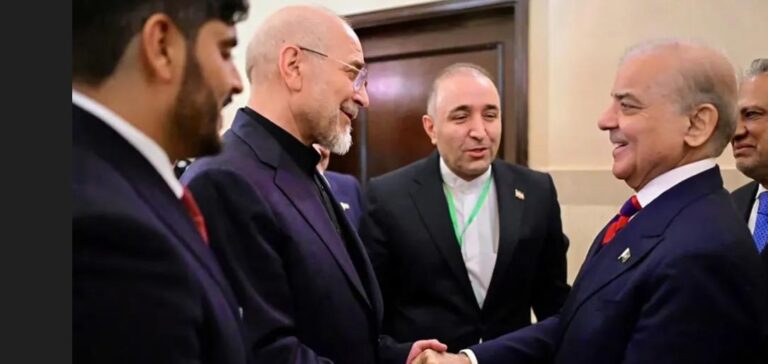 برئاسة قائد الحيش.. وفد باكستاني يزور إيران