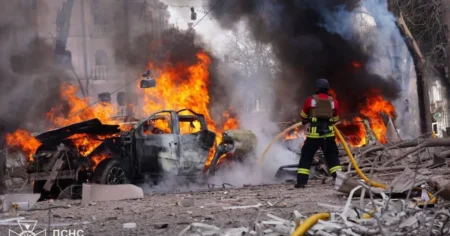 عشرات القتلى والجرحى ودمار إثر قصف صاروخي روسي على أوكرانيا