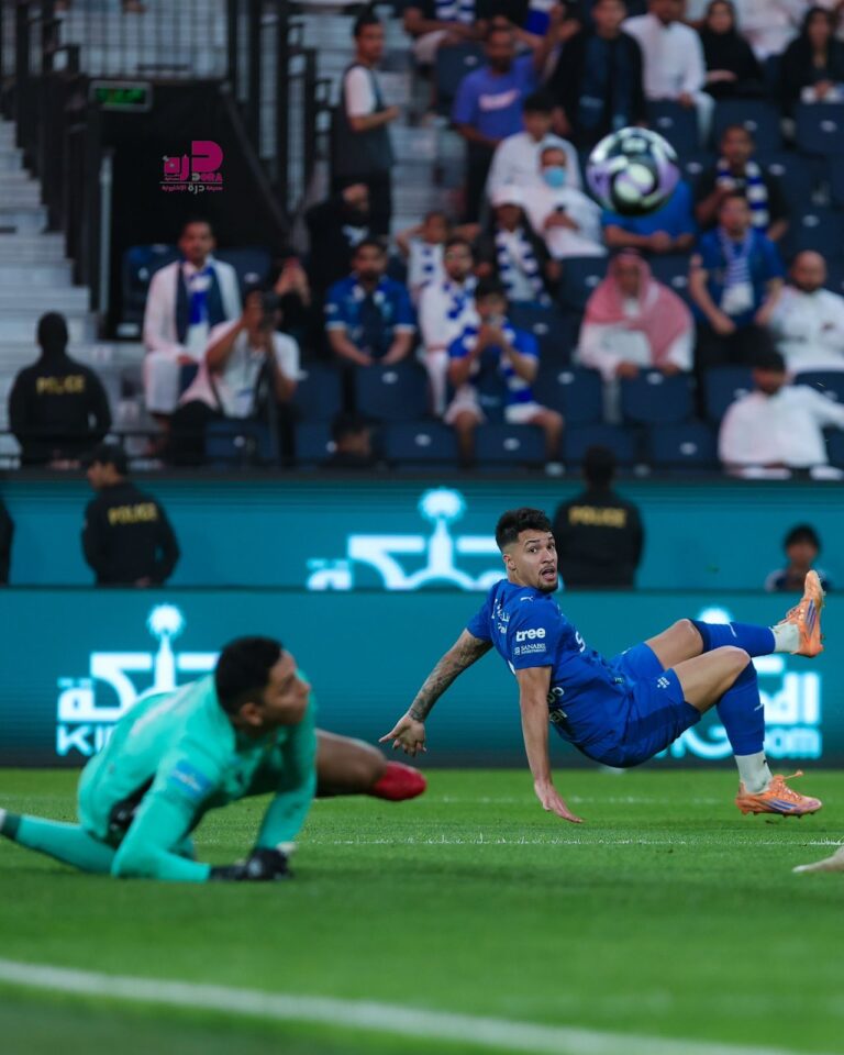 الهلال يتعثر أمام التعاون ويمنح النصر أفضلية في صدارة روشن