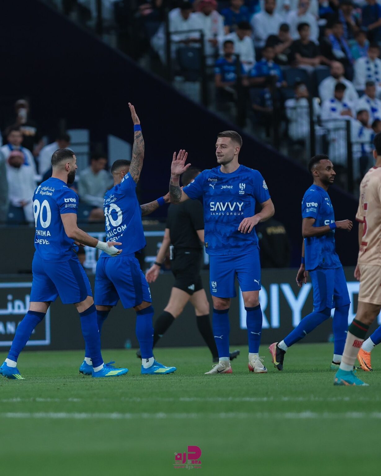 بنزيما يقود الهلال للفوز على الخلود بسداسية في روشن