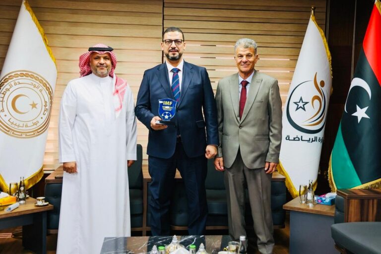 رئيس الاتحاد الدولي لكرة القدم المصغرة الدوسري يلتقي وزير الرياضة الليبي برغش