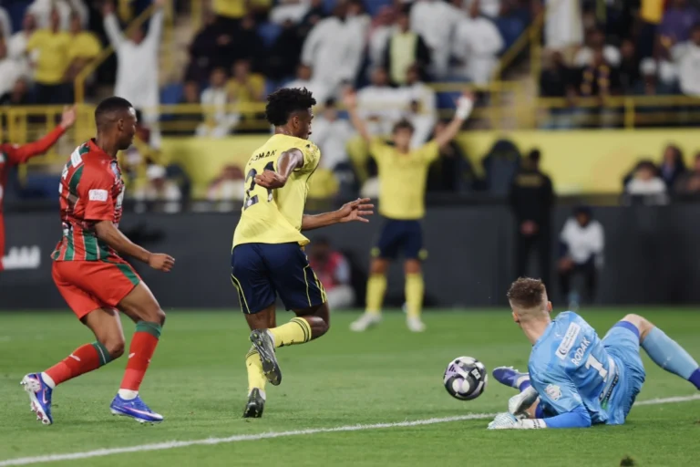 النصر يواصل الصدارة ويعبر الاتفاق بهدف هدف كومان