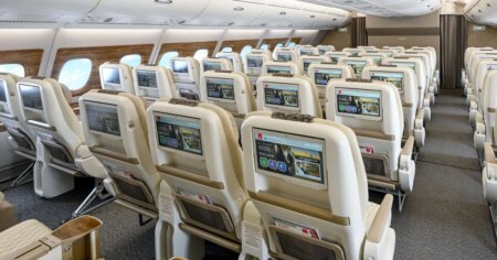 طيران الإمارات تكمل تحديث أول طائرة إيرباص A380 ذات الدرجتين